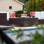 Althea, Pool, Mountain Views, Bbq ,patio In Laneia Villa