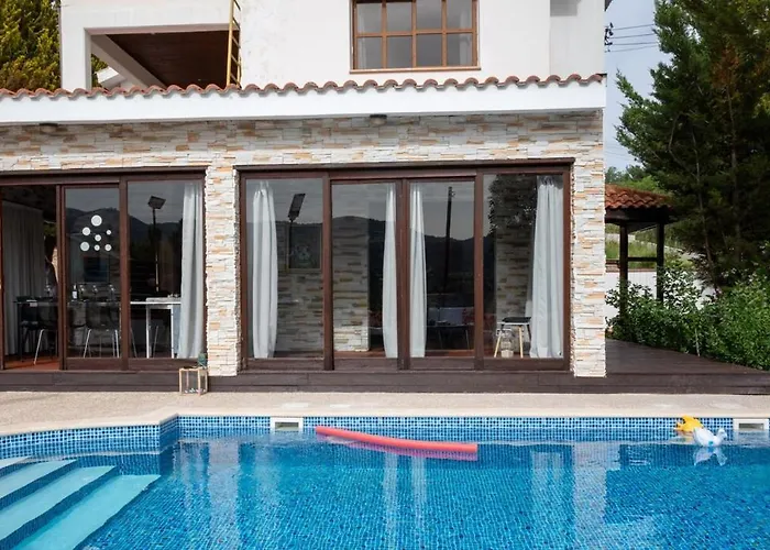 Althea, Pool, Mountain Views, Bbq ,patio In Laneia Lania